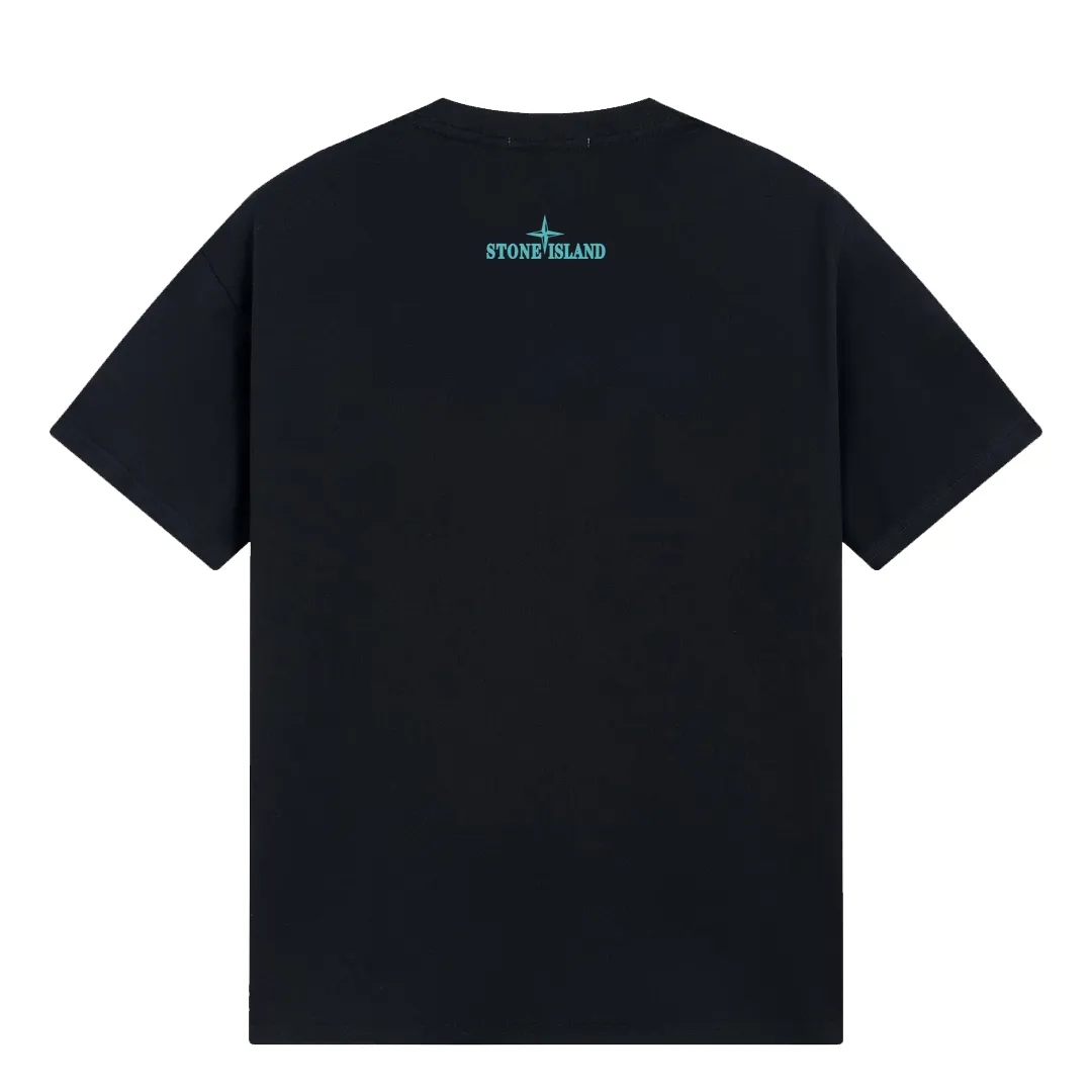 W601#P110💰 2025🆕 Stone lsland/Stone Island personalized compass printed short-sleeved T-shirt ⚠️[Original creation with high control of details] - Made of 260 grams of combed cotton double yarn, soft and comfortable to the touch, sweat-absorbent and breathable. - Simple, basic and versatile style, original single quality, the first choice for couples. - Made in a large factory, four needles and five threads on the shoulder, neat alignment, high quality workmanship. - Same style for men and women. Very versatile, one piece for everyone, details are clearly visible. Color: black and white black blue white Size: M L